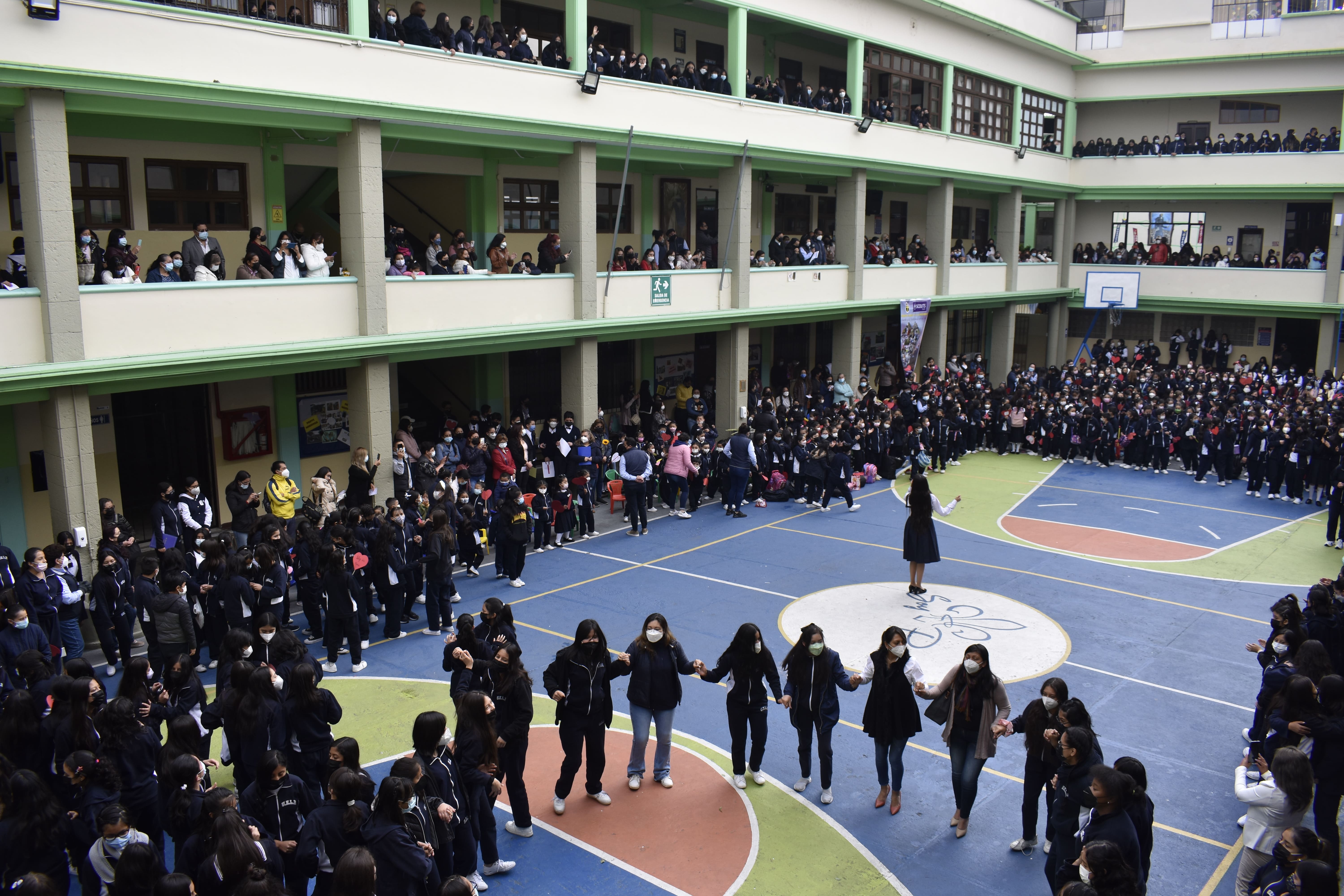 DESFILE DEL COLEGIO - FIESTAS DE QUITO 2019