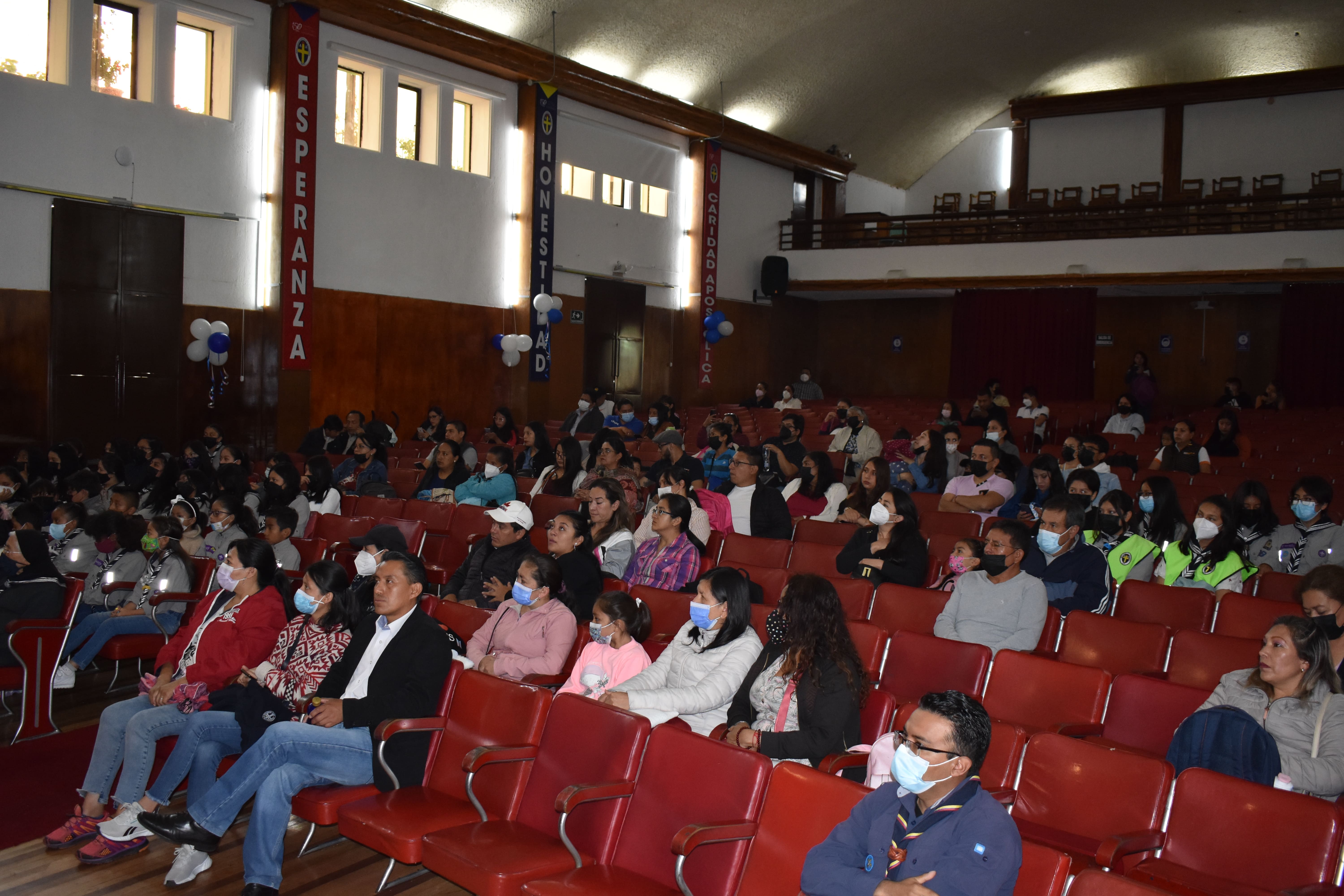 EVENTO EN SALÒN DE ACTOS PARA LAS ESTUDIANTES Y PADRES DE FAMILIA QUE PERTENECEN AL CLUB DE SCOUT